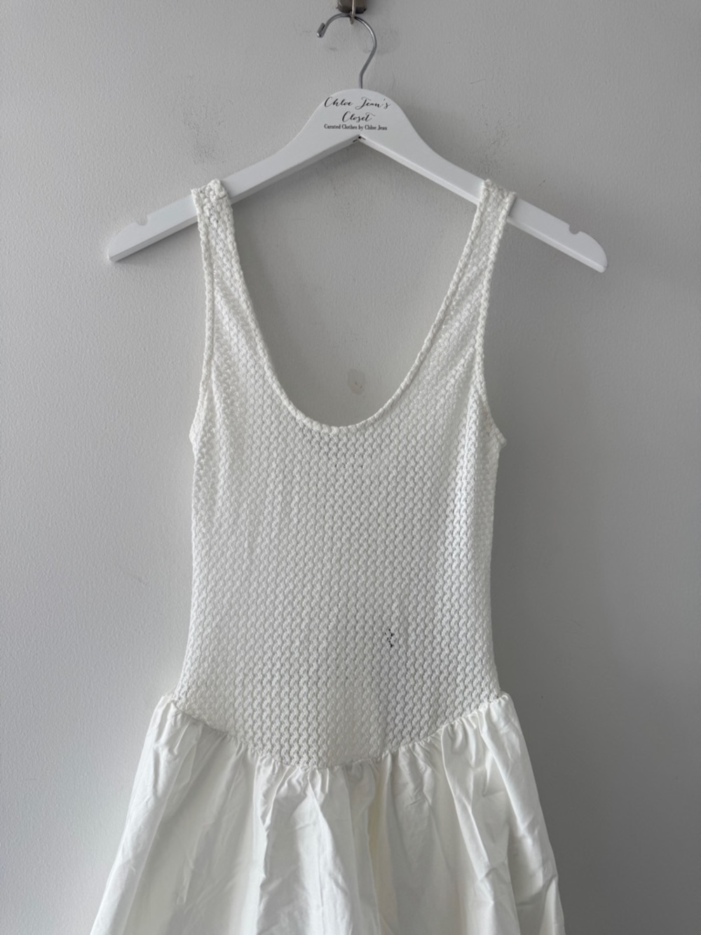 ASTR THE LABEL Sleeveless Contrast Bubble Hem White Dress XS - Picture 7 of 7